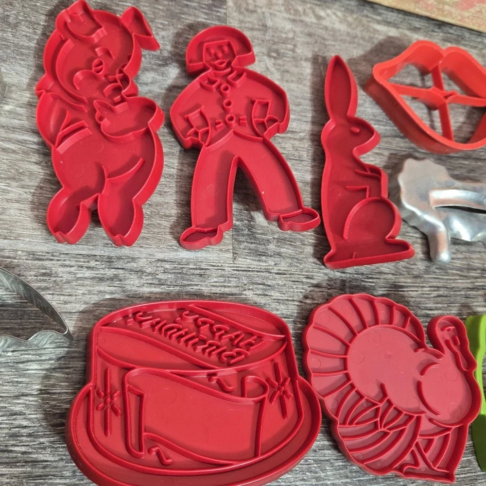 Lot Of 10 Vintage Cookie‎ Cutters Red Tupperware Stainless Steel Foot Buffalo